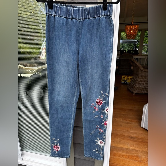 Soft Surroundings Women’s Blue Jeans with Floral Embroidery Size Small (6-8) - Picture 1 of 6